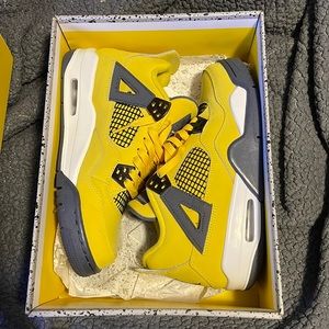 Jordan 4s “lightning” ⚡️